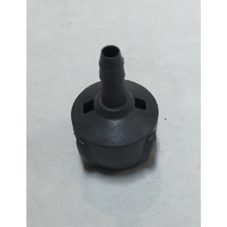 Крепление шланга подачи моющего средства к гашетке